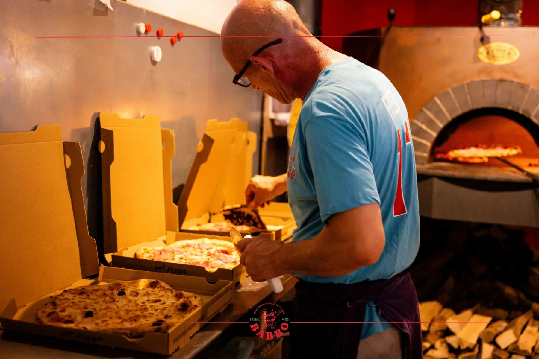 Pizzaiolo au travail - Pizzeria Babbo